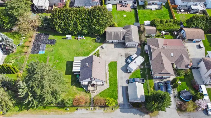 20138 LORNE AVENUE - photo 1 of 40