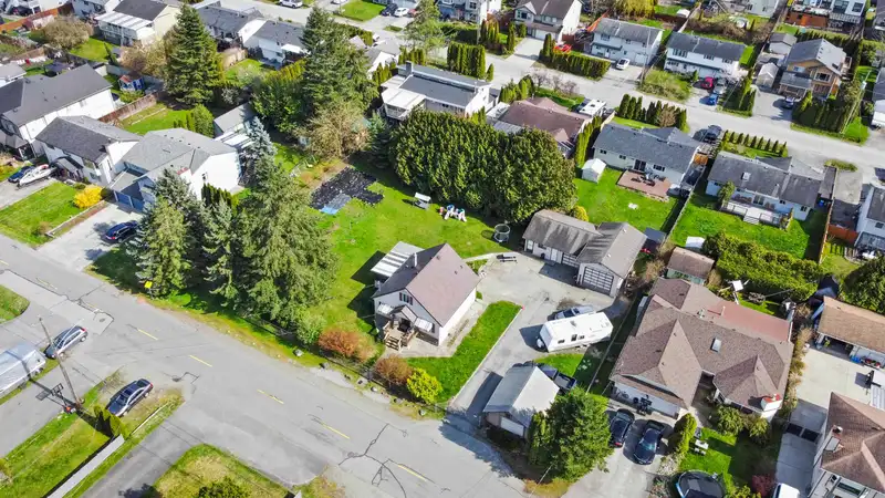 20138 LORNE AVENUE - photo 2 of 40