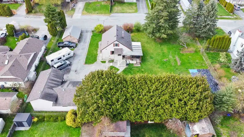 20138 LORNE AVENUE - photo 4 of 40