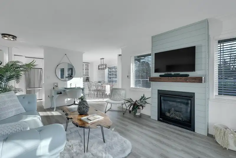 114 13965 16 AVENUE - photo 1 of 40