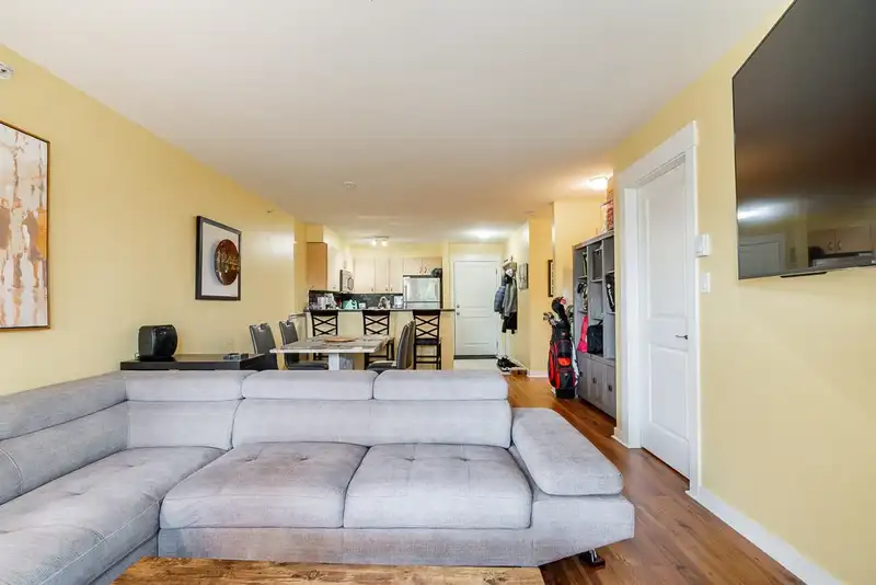 412 20750 DUNCAN WAY - photo 3 of 31