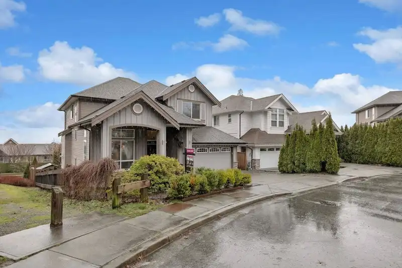 1310 FIFESHIRE STREET - photo 1 of 31