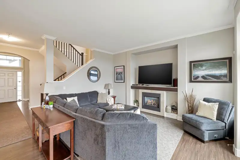 1310 FIFESHIRE STREET - photo 4 of 31