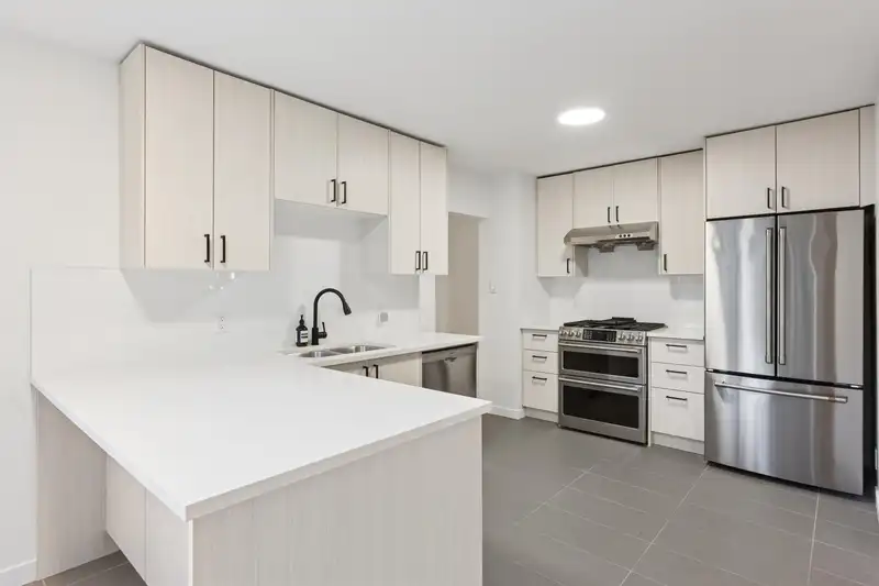 7477 VIVIAN DRIVE - photo 4 of 20