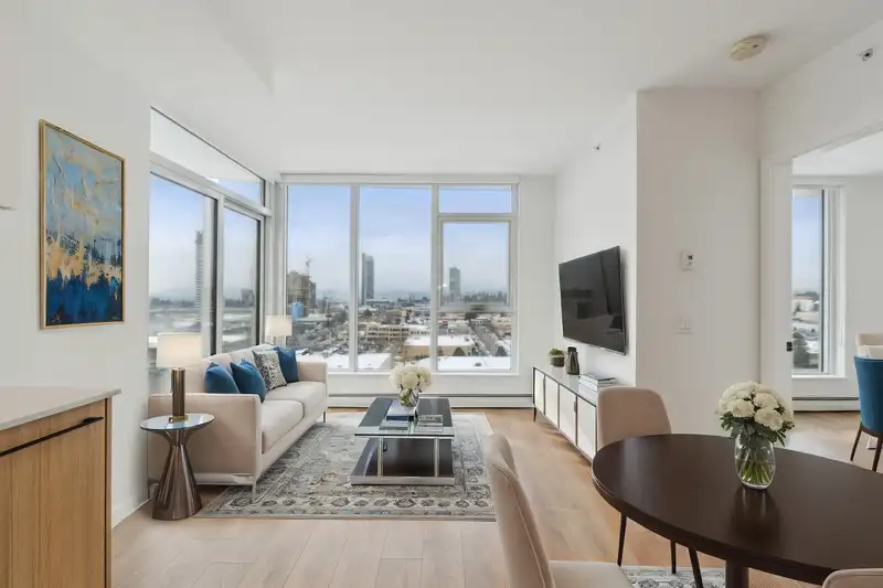 1411 13685 102 AVENUE - photo 2 of 25