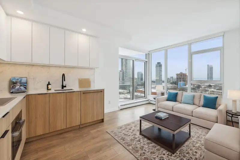 1411 13685 102 AVENUE - photo 3 of 25