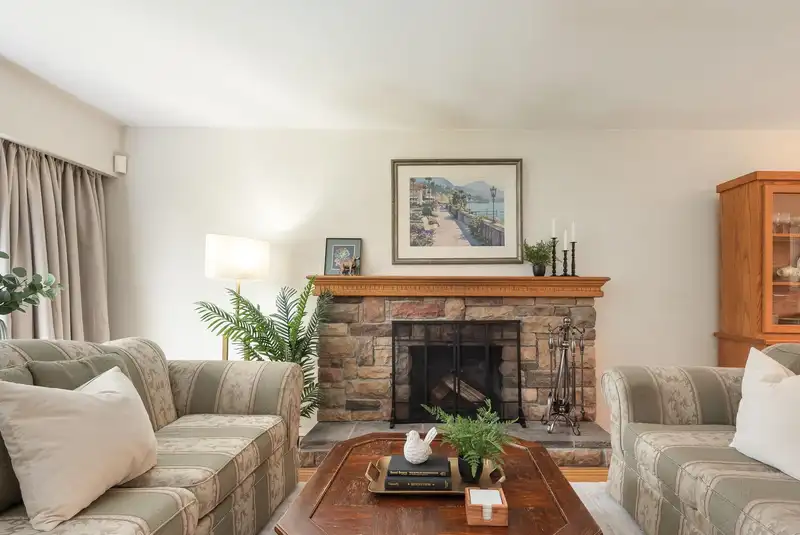 2070 LYONS COURT - photo 4 of 32