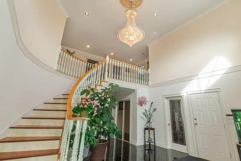 6169 LOCHDALE STREET - photo 3 of 32