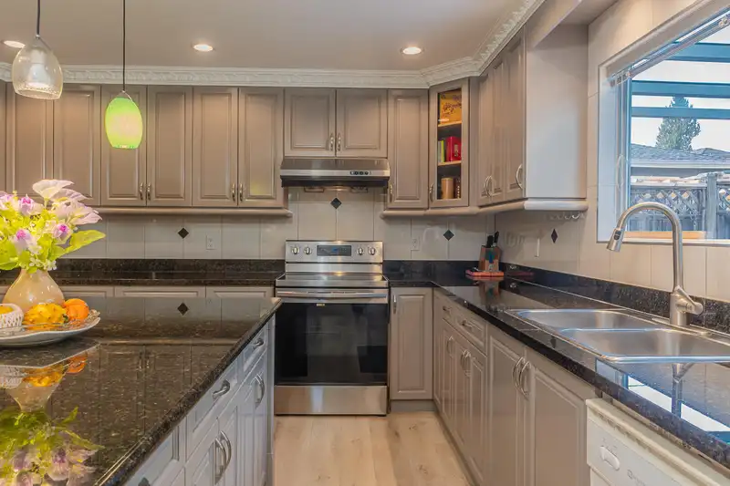 6169 LOCHDALE STREET - photo 4 of 32
