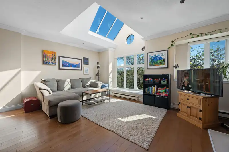 2251 HEATHER STREET - photo 1 of 40