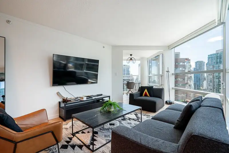 1201 1050 BURRARD STREET - photo 4 of 17