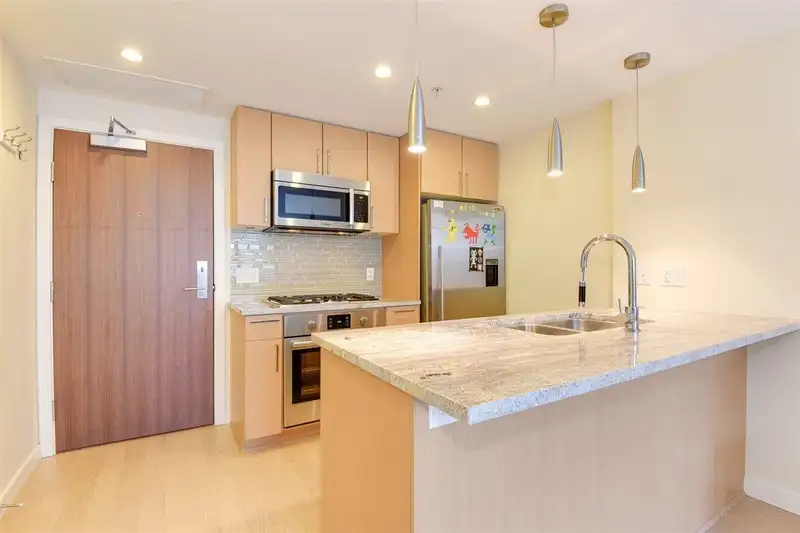 319 38 W 1ST AVENUE - photo 1 of 23