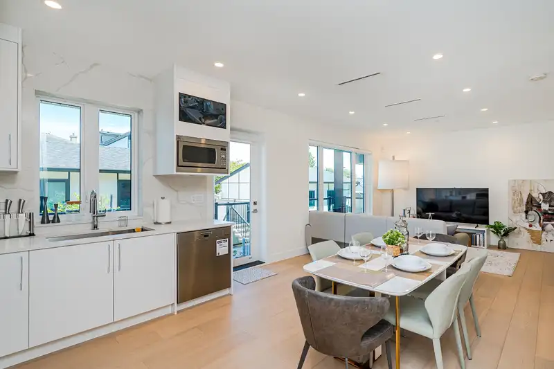 1 8182 CARTIER STREET - photo 1 of 40