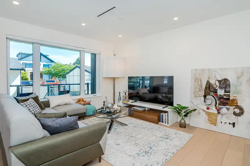 1 8182 CARTIER STREET - photo 3 of 40