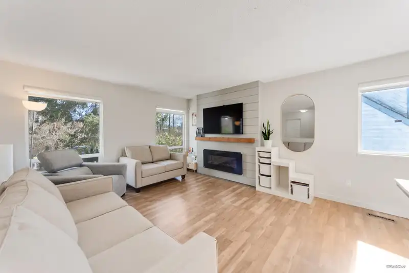 2978 FLEMING AVENUE - photo 2 of 21