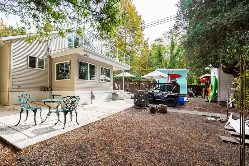 2725 GORDON AVENUE - photo 4 of 40