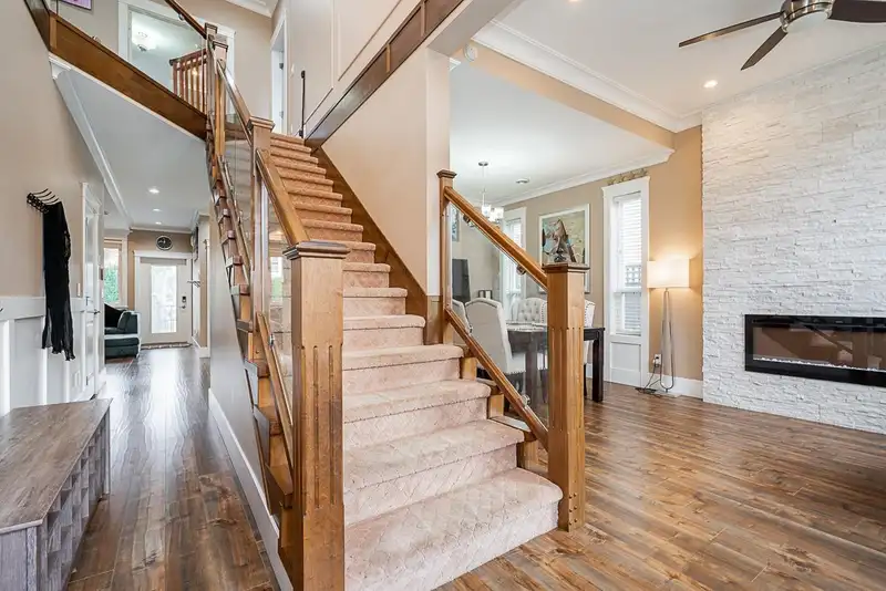 8862 STEGAVIK COURT - photo 4 of 40