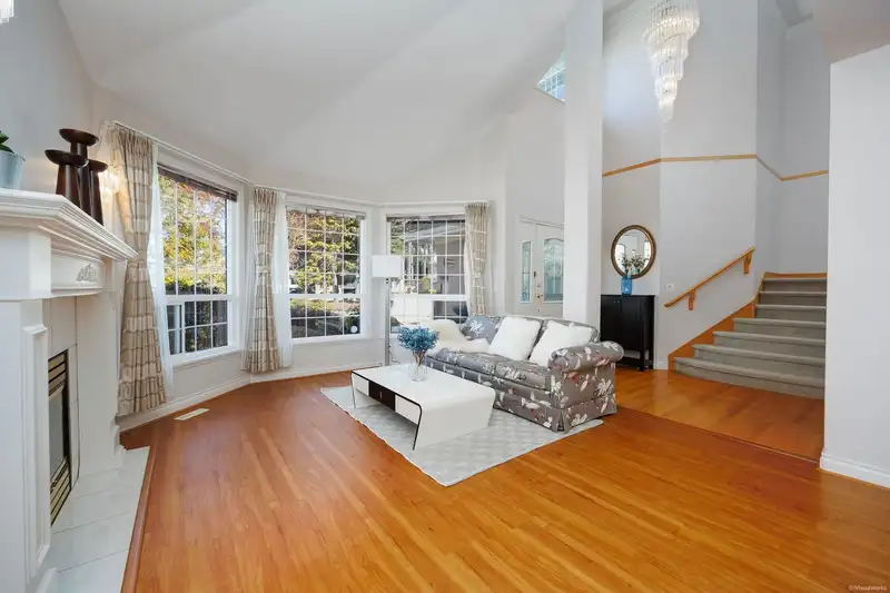 2244 140A STREET - photo 2 of 19
