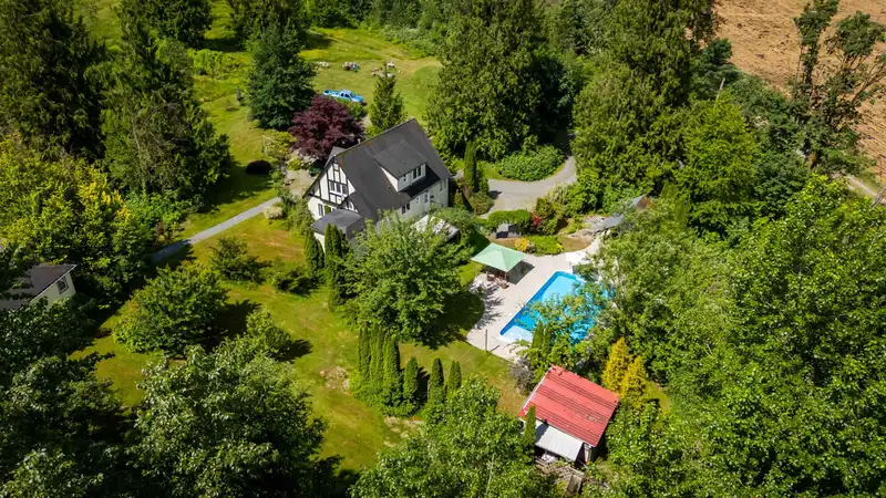 8561 BRADNER ROAD - photo 1 of 40