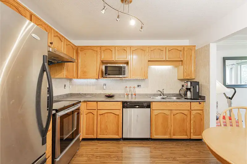 252 8600 LANSDOWNE ROAD - photo 4 of 18