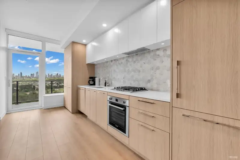 1803 2425 ALPHA AVENUE - photo 2 of 32