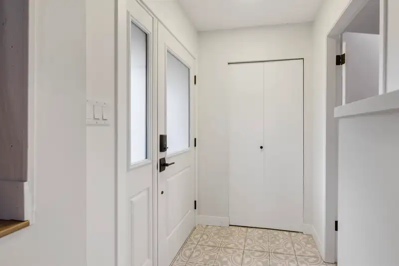 20271 47A AVENUE - photo 4 of 40