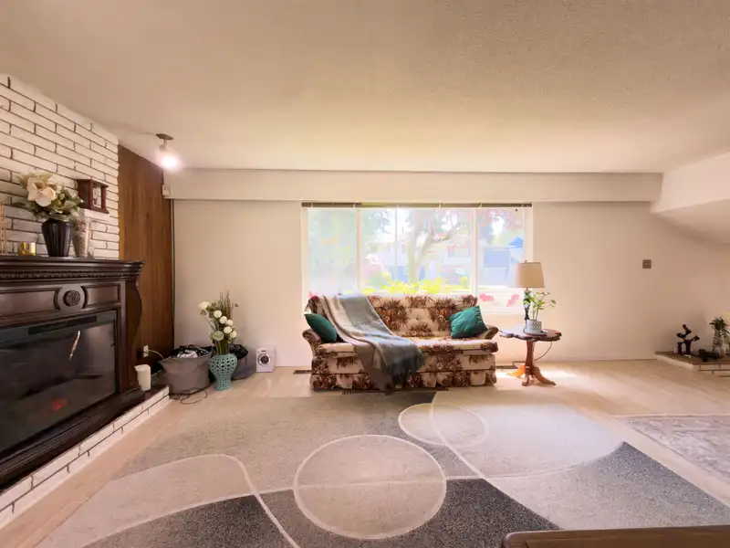 9351 GLENBROOK DRIVE - photo 2 of 14