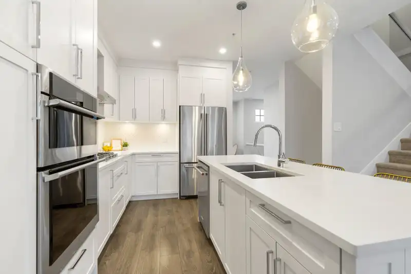 12 20261 72B AVENUE - photo 3 of 27