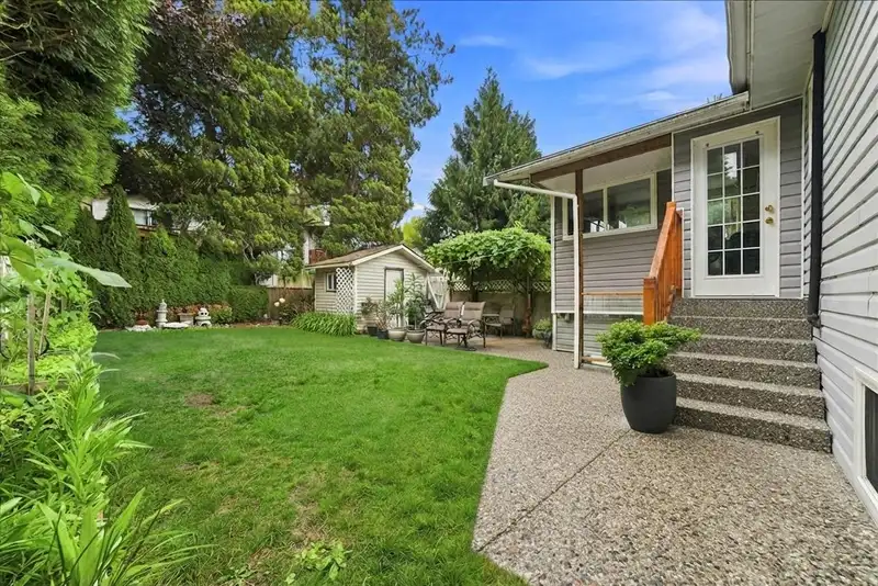 4820 MOSS STREET - photo 3 of 32