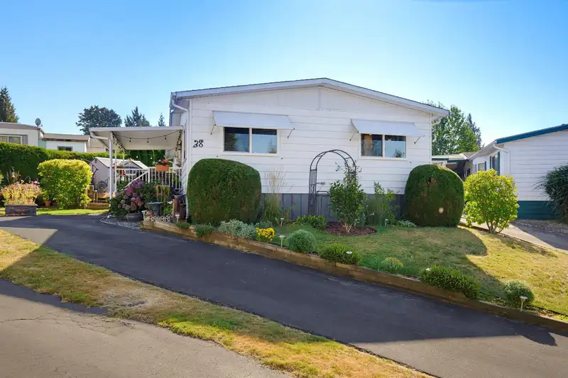 28 2035 MARTENS STREET - photo 2 of 40