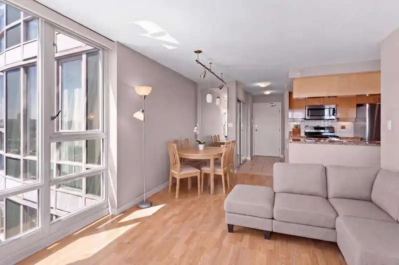2505 1033 MARINASIDE CRESCENT - photo 4 of 40