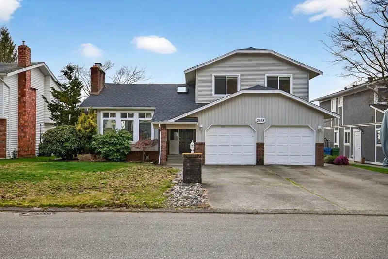 2935 GLENSHIEL DRIVE - photo 1 of 40