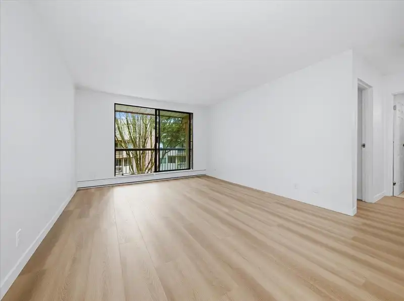 213 8511 ACKROYD ROAD - photo 4 of 30