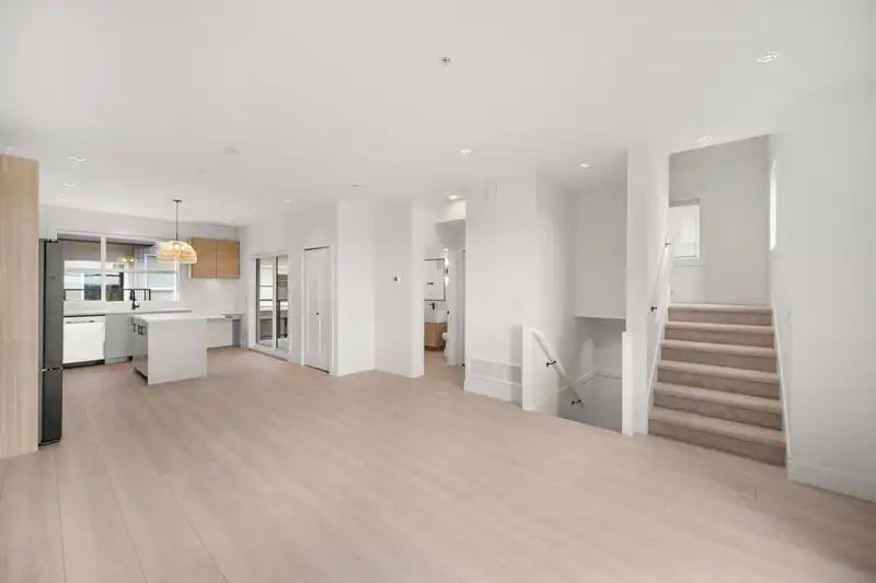 50 20335 70A AVENUE - photo 3 of 15