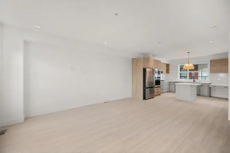 50 20335 70A AVENUE - photo 4 of 15