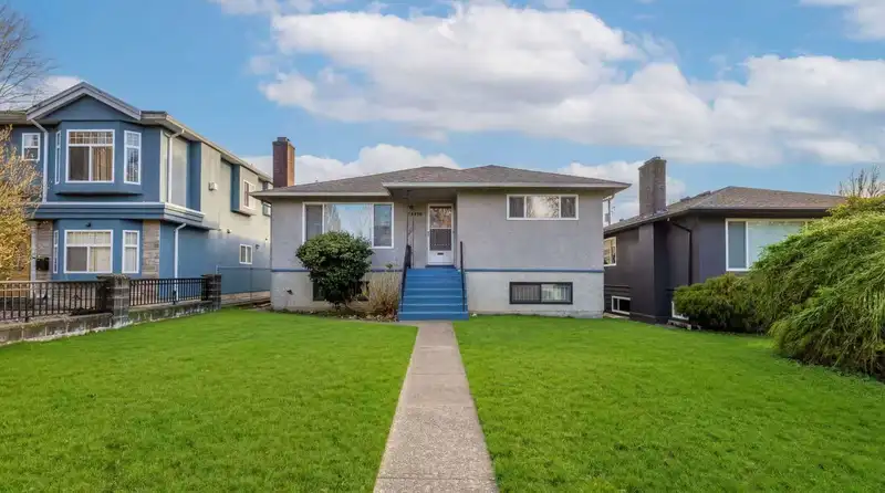 2630 E 1ST AVENUE - photo 1 of 22
