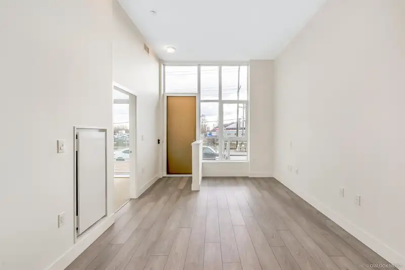 3559 E KENT AVENUE NORTH - photo 2 of 39
