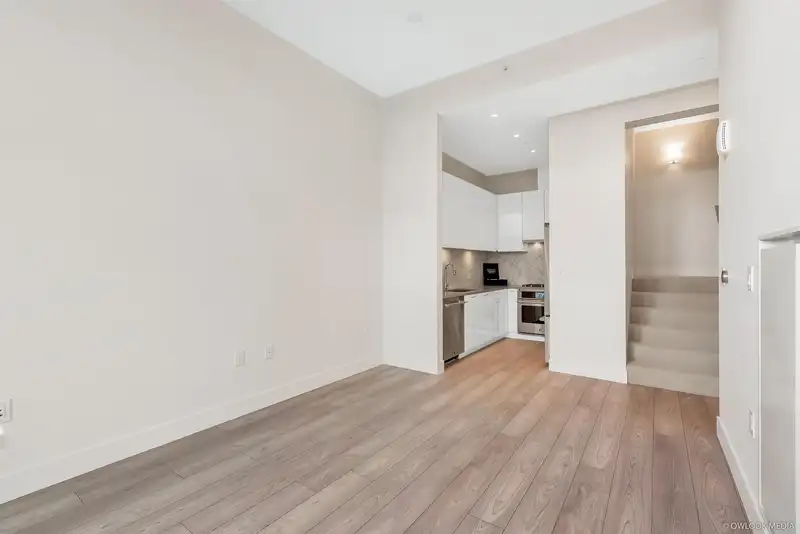 3559 E KENT AVENUE NORTH - photo 4 of 39