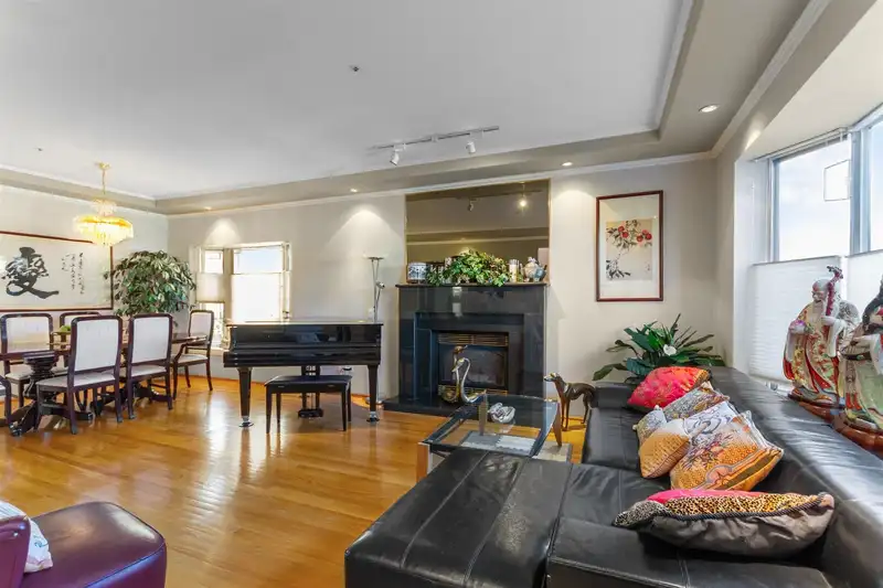 1028 W 51ST AVENUE - photo 2 of 33