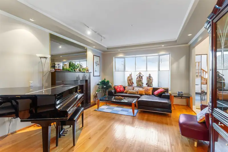 1028 W 51ST AVENUE - photo 3 of 33