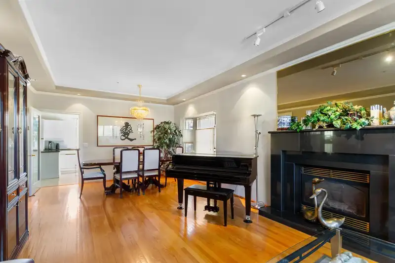 1028 W 51ST AVENUE - photo 4 of 33