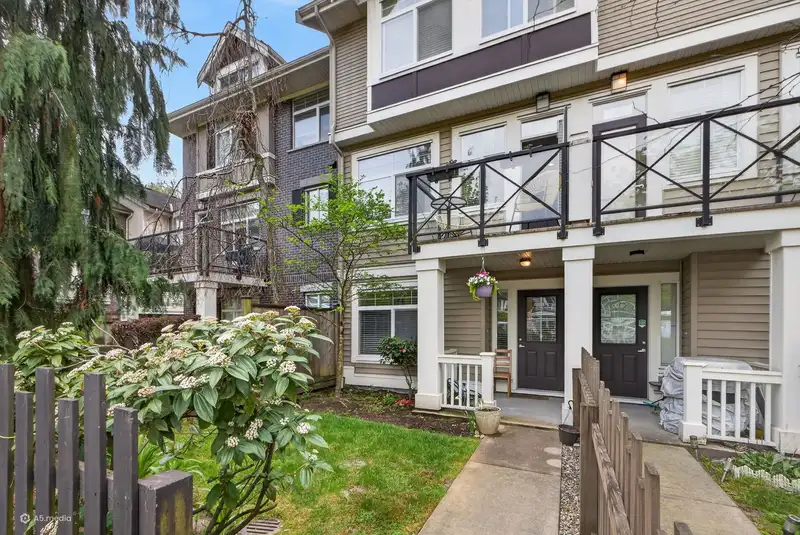 14 14377 60 AVENUE - photo 3 of 5