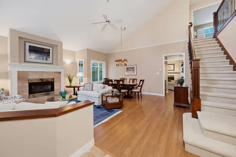 46 5531 CORNWALL DRIVE - photo 3 of 27