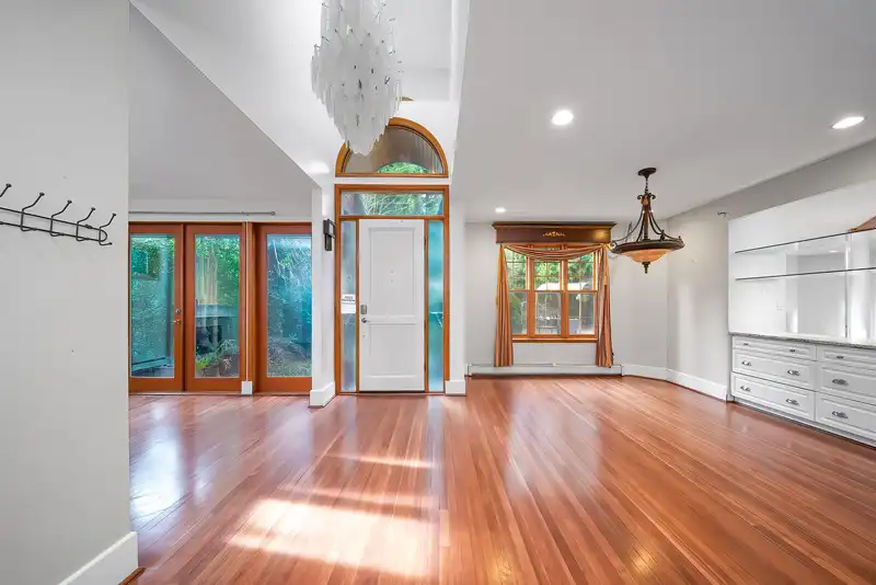 992 3RD STREET - photo 3 of 32