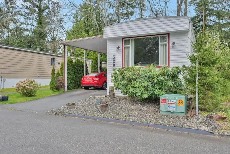 320 1840 160 STREET - photo 2 of 31