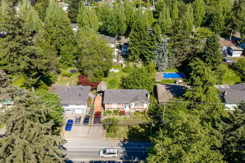 7342 140 STREET - photo 3 of 19