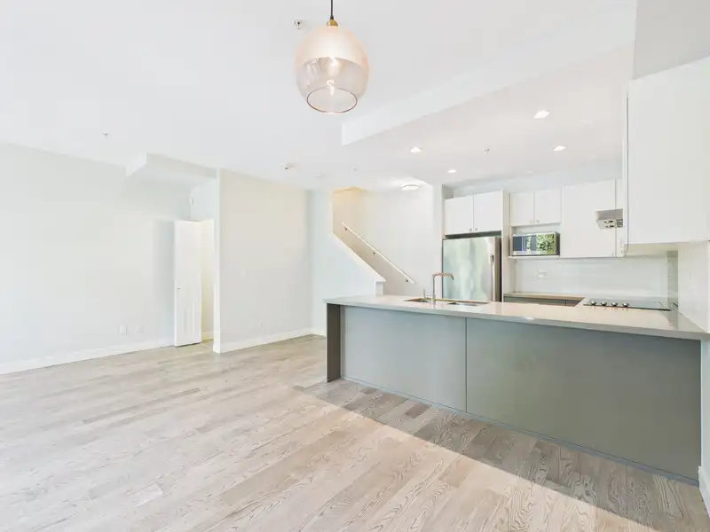 13 3201 NOEL DRIVE - photo 3 of 30