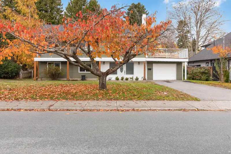5237 12 AVENUE - photo 2 of 29