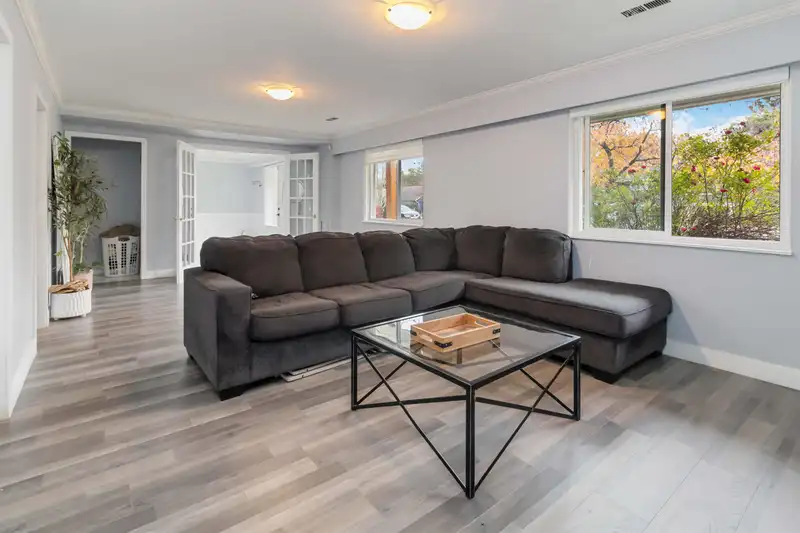 5237 12 AVENUE - photo 4 of 29