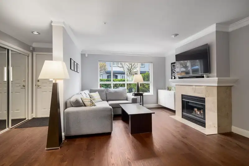 6 258 W 14TH STREET - photo 3 of 32